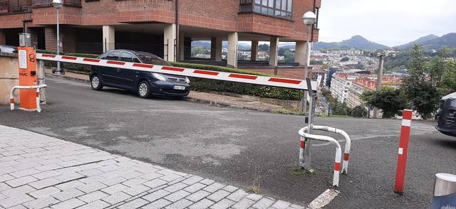 Garaje en Alquiler en Aizkorri Kalea, 44 en Antiguo