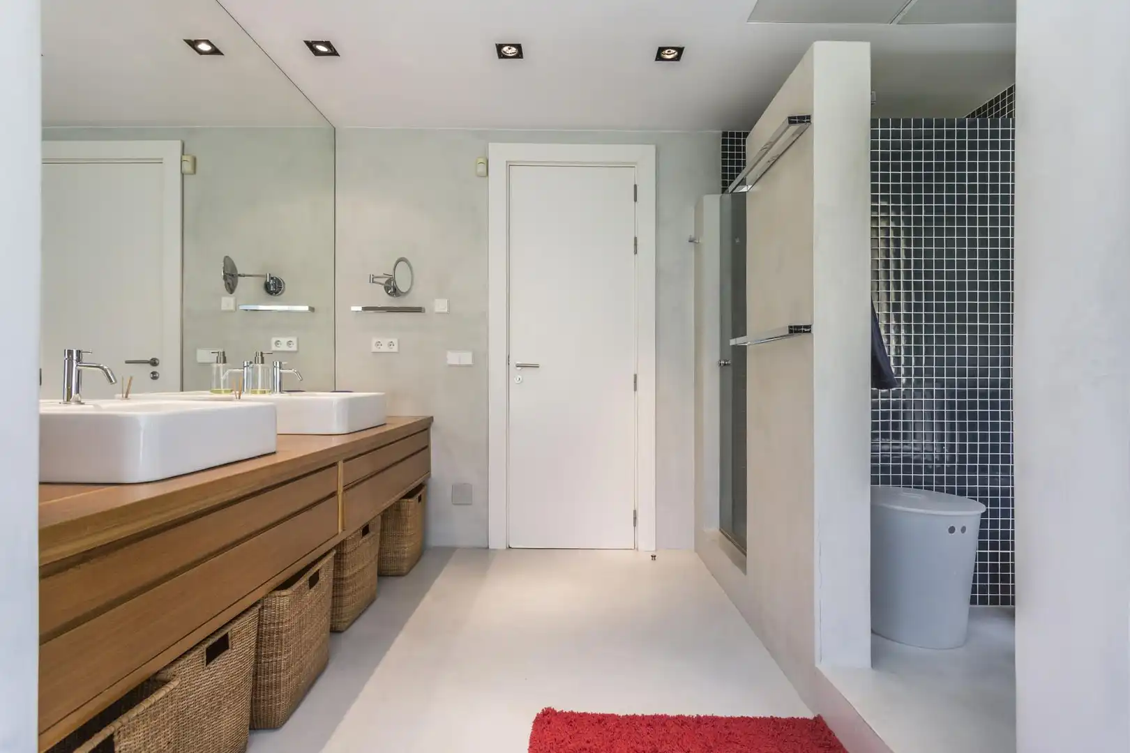 Badezimmer von Erdgeschoss zur Miete in Marbella mit Klimaanlage, Heizung und Terrasse