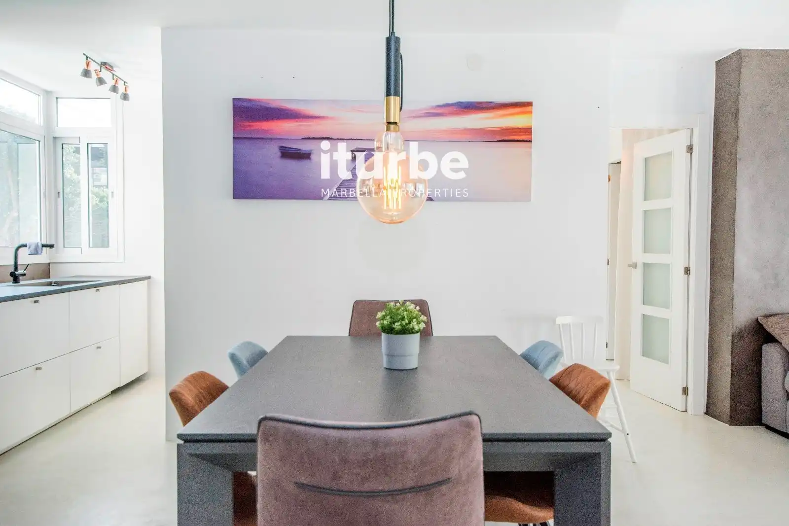 Comedor de Piso en venta en Marbella con Terraza, Piscina y Amueblado