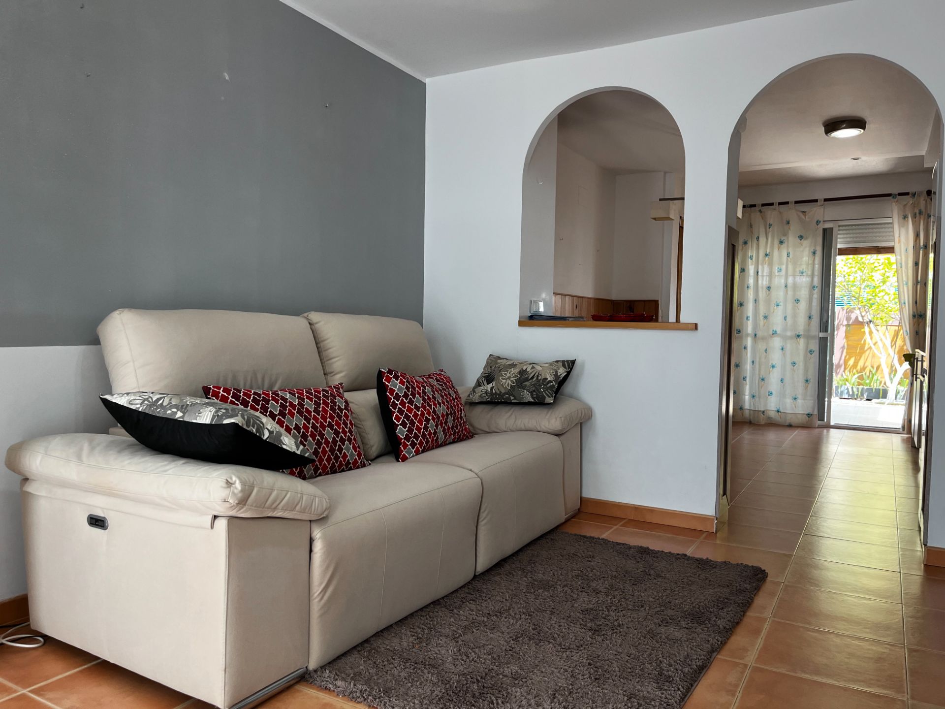 Sala d'estar de Casa adosada en venda en Oropesa del Mar / Orpesa amb Terrassa, Traster i Moblat
