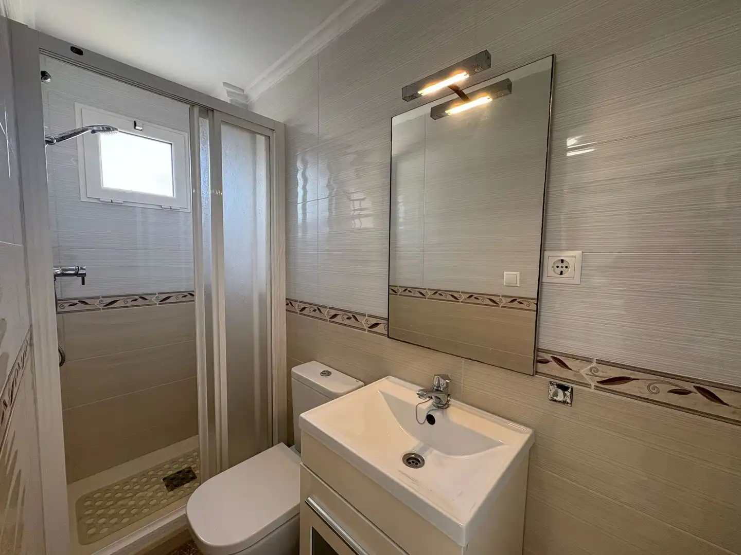 Baño de Piso en venta en Alcoy / Alcoi con Trastero y Amueblado