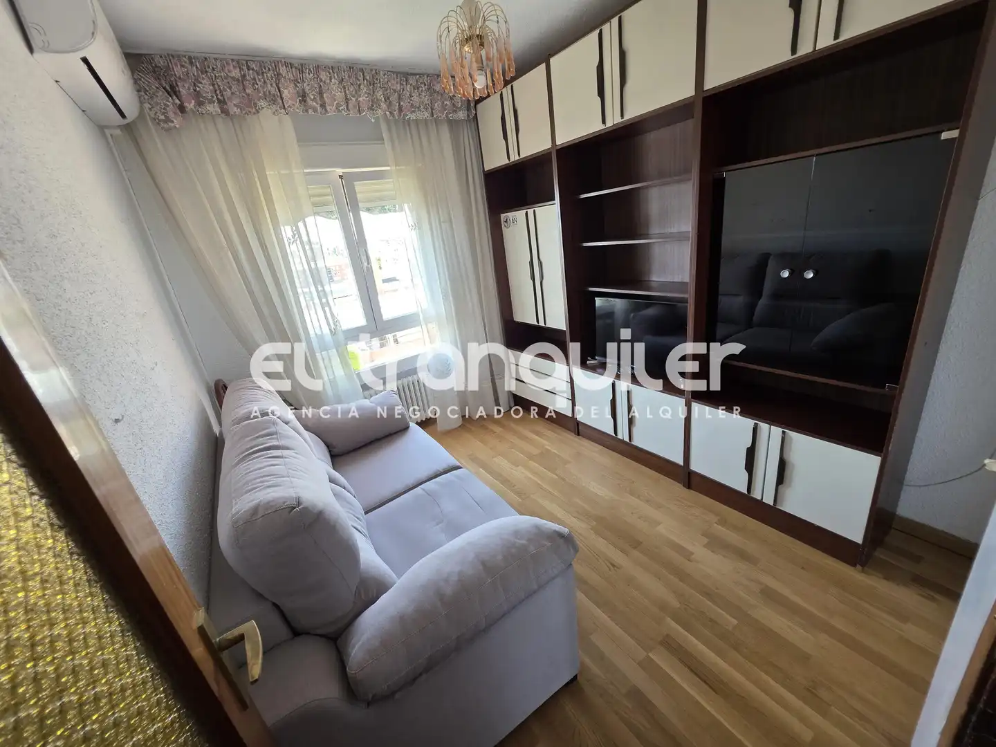 Living room of Flat for rent in Madrid  with Air Conditioner, Parquet flooring and Terrace