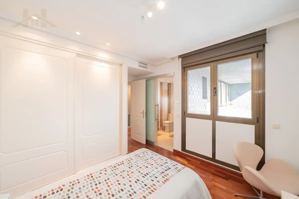 Habitación de Dúplex en venta en Majadahonda con Aire acondicionado, Calefacción y Parquet