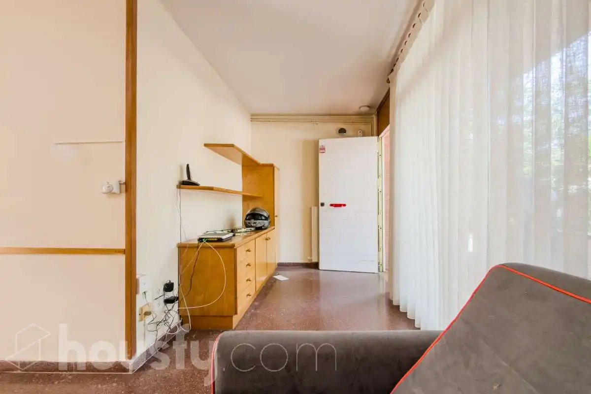 Dormitori de Casa o xalet en venda en Barcelona amb Jardí privat, Terrassa i Traster