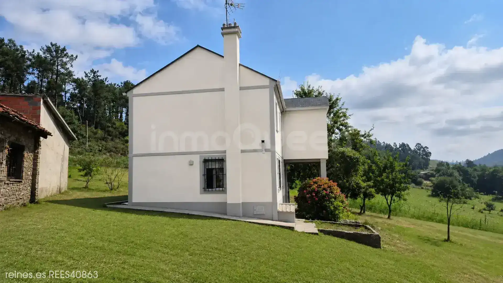 Exterior view of Houses for sale in Trabada  with Air Conditioner, Heating and Private garden