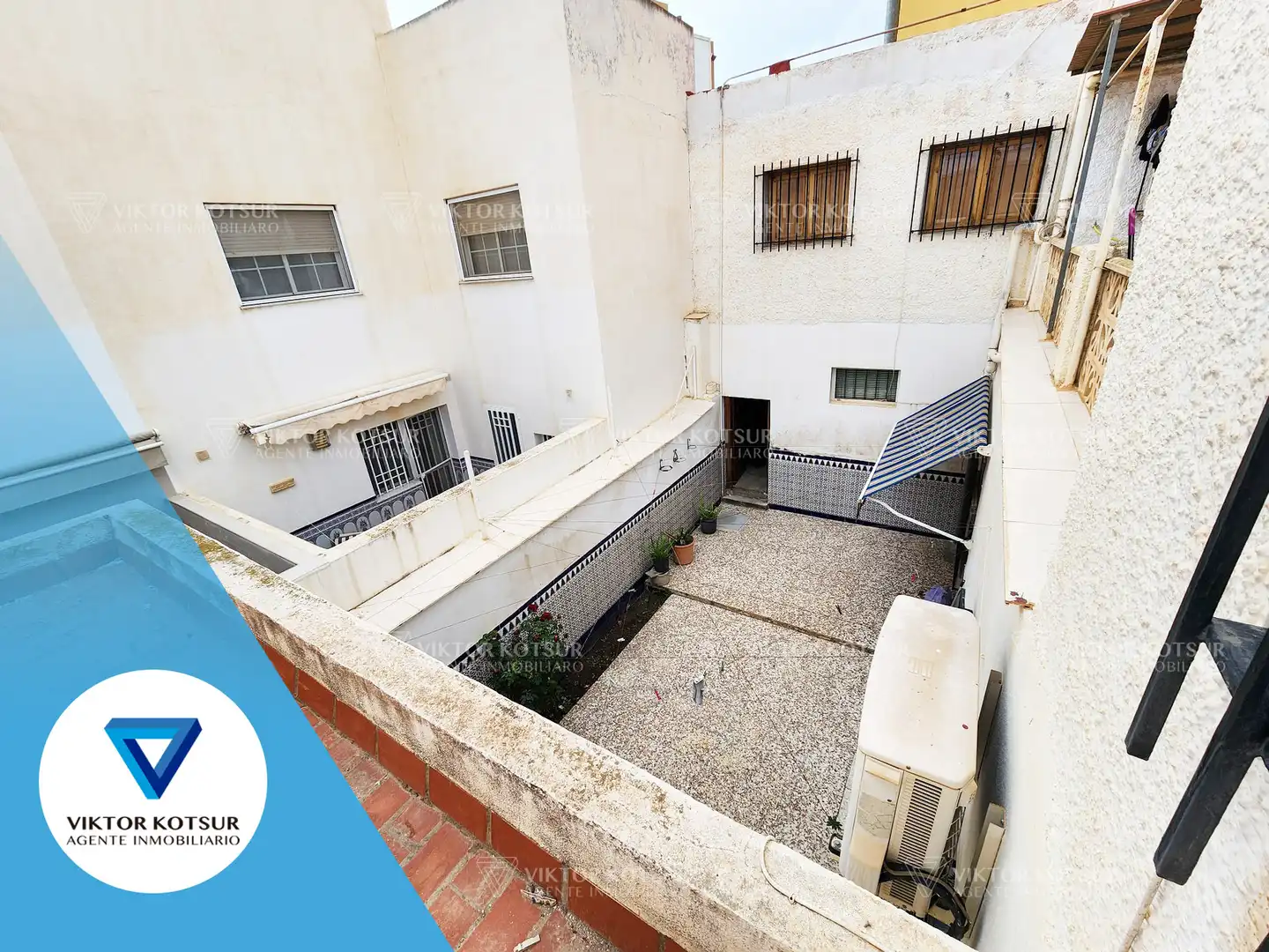 Vista exterior de Casa adosada en venta en Roquetas de Mar con Aire acondicionado, Terraza y Trastero