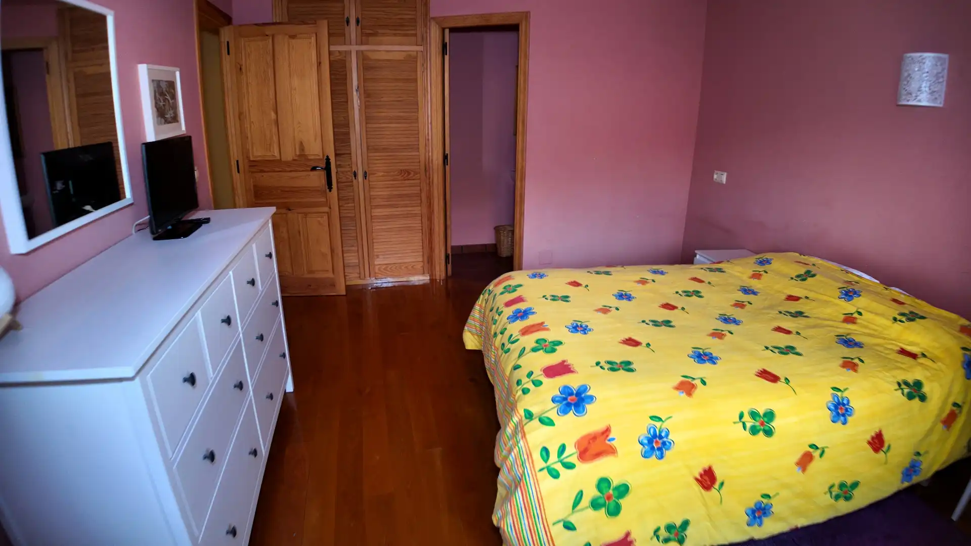 Dormitori de Finca rústica en venda en Pomar de Valdivia amb Parquet i Moblat