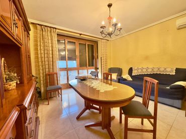 Casa con balcón en venta en Valdepeñas