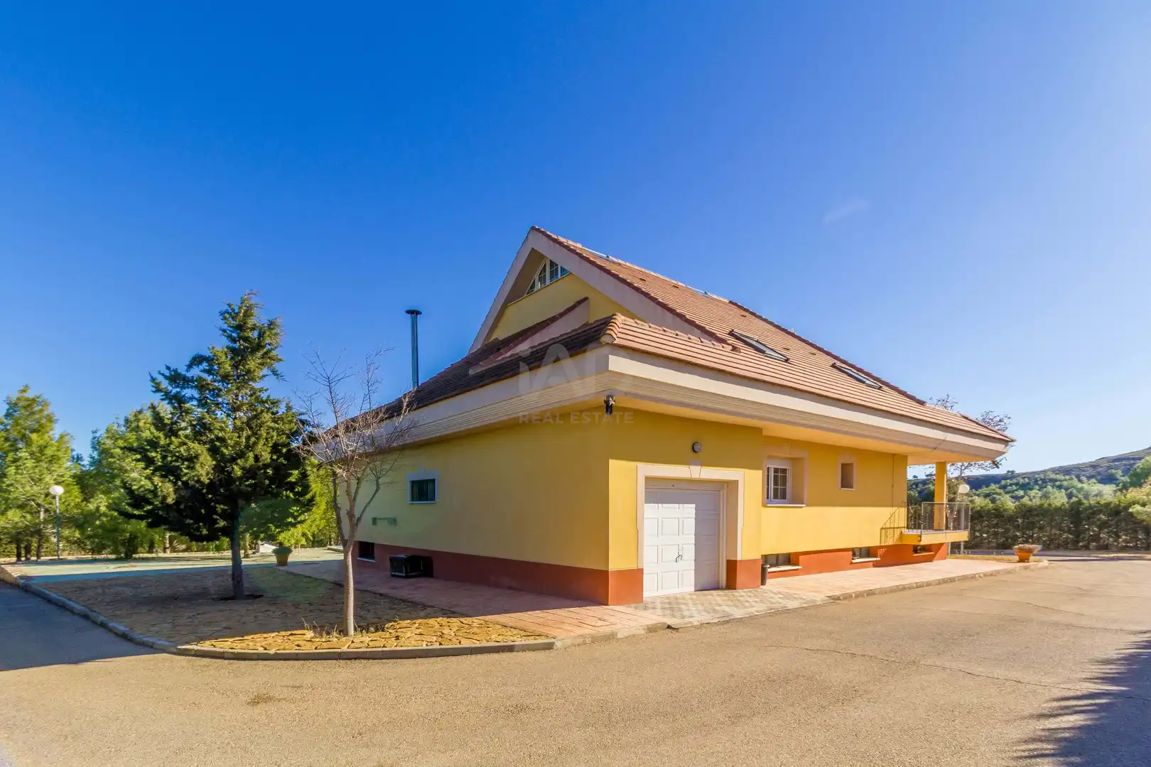 Country homes for sale in Yecla