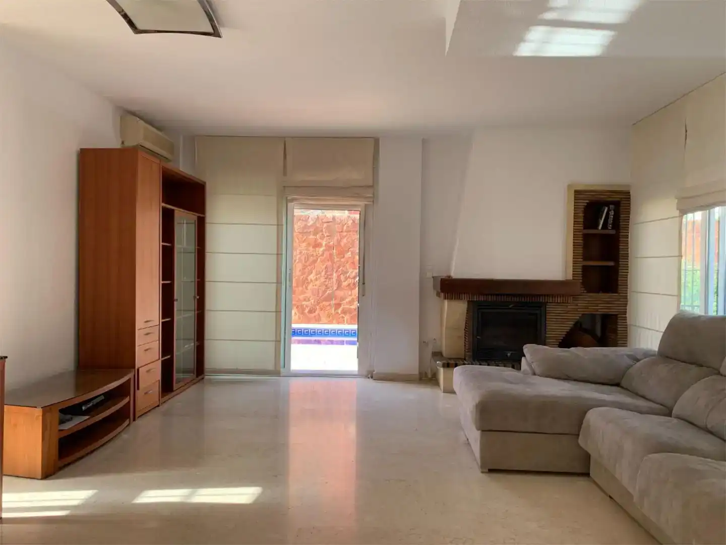Sala d'estar de Casa o xalet en venda en  Granada Capital amb Aire condicionat i Piscina
