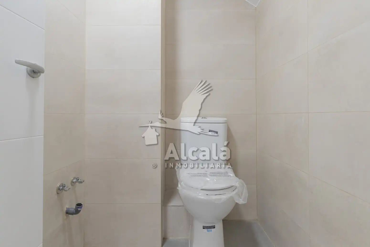 Baño de Local en venta en Alcalá de Henares con Aire acondicionado