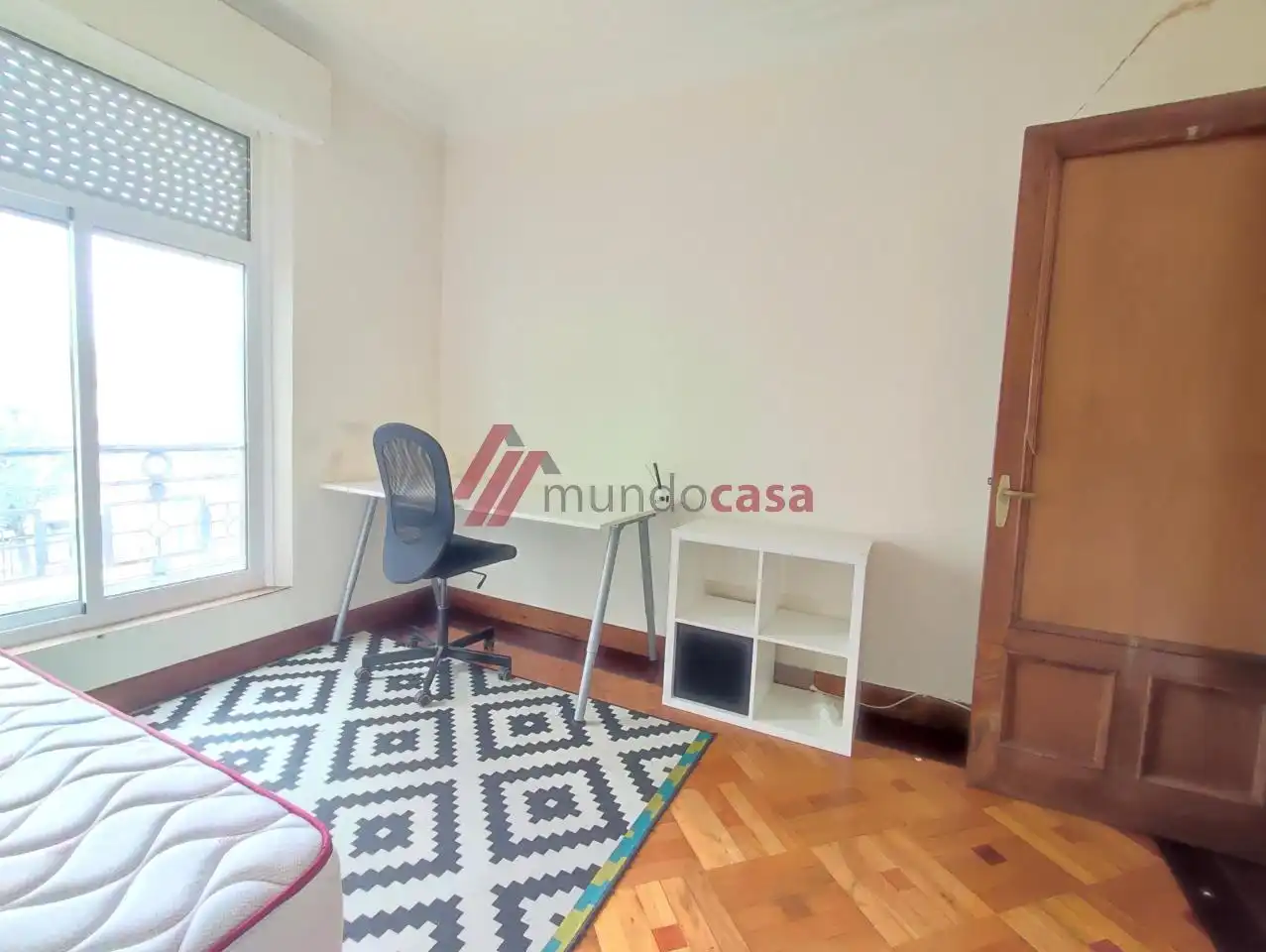 Habitación de Piso para compartir en Ferrol con Calefacción, Parquet y Amueblado