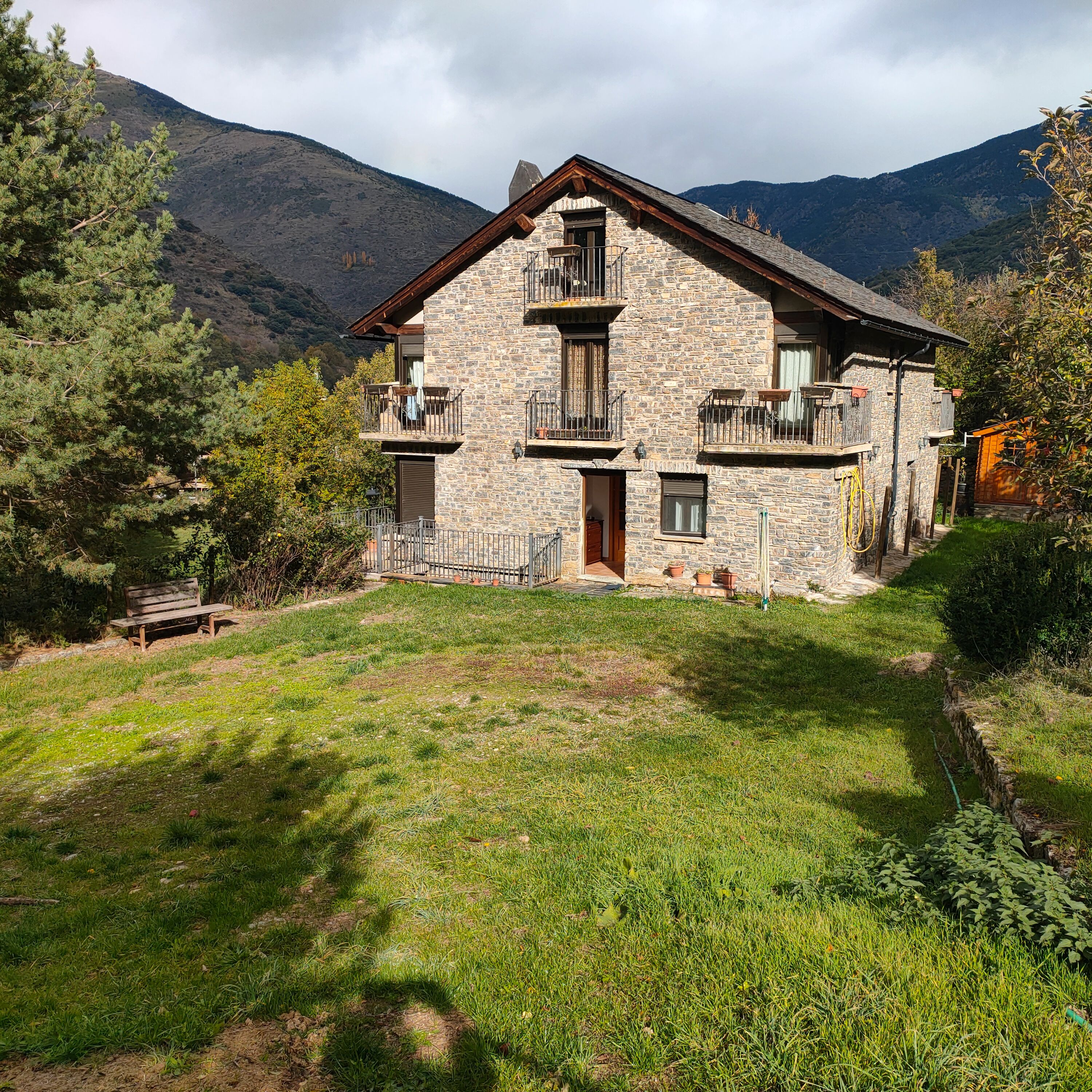 House or chalet for sale in Sort