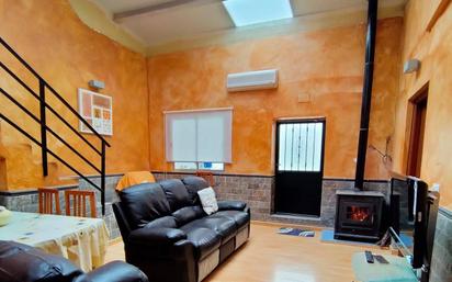 Living room of Single-family semi-detached for sale in Viso del Marqués  with Terrace