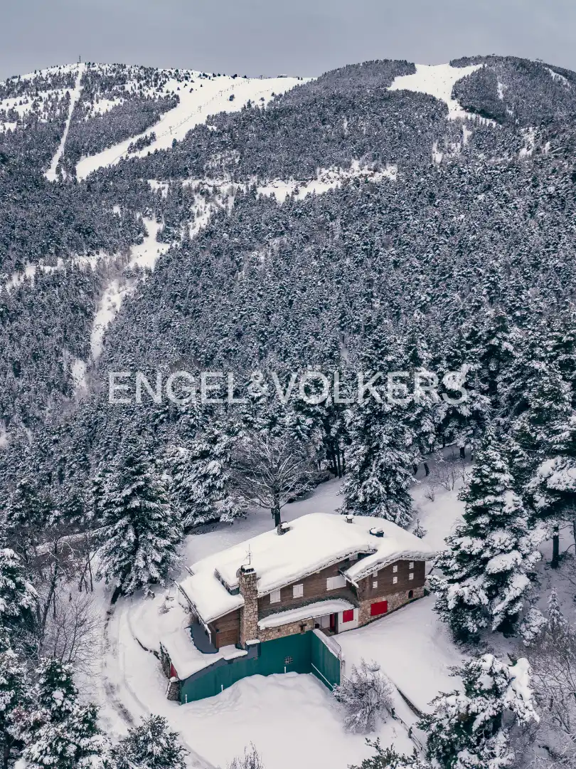 Exterior view of Houses for sale in Alp  with Heating, Private garden and Parquet flooring