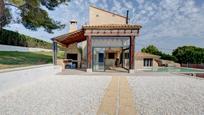 Vista exterior de Casa o xalet en venda en La Pobla de Vallbona amb Calefacció, Jardí privat i Terrassa