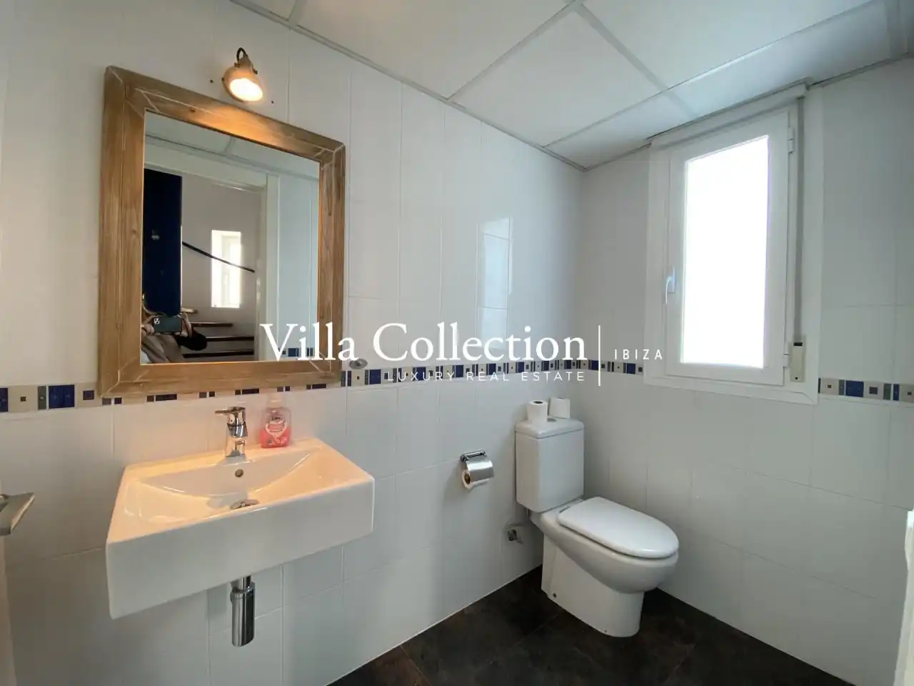 Badezimmer von Einfamilien-Reihenhaus zum Verkauf in Sant Josep de sa Talaia mit Privatgarten, Terrasse und Schwimmbad