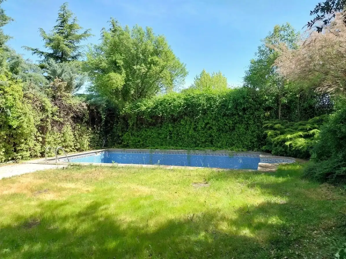Piscina de Casa o chalet en venta en Pozuelo de Alarcón con Aire acondicionado, Calefacción y Jardín privado