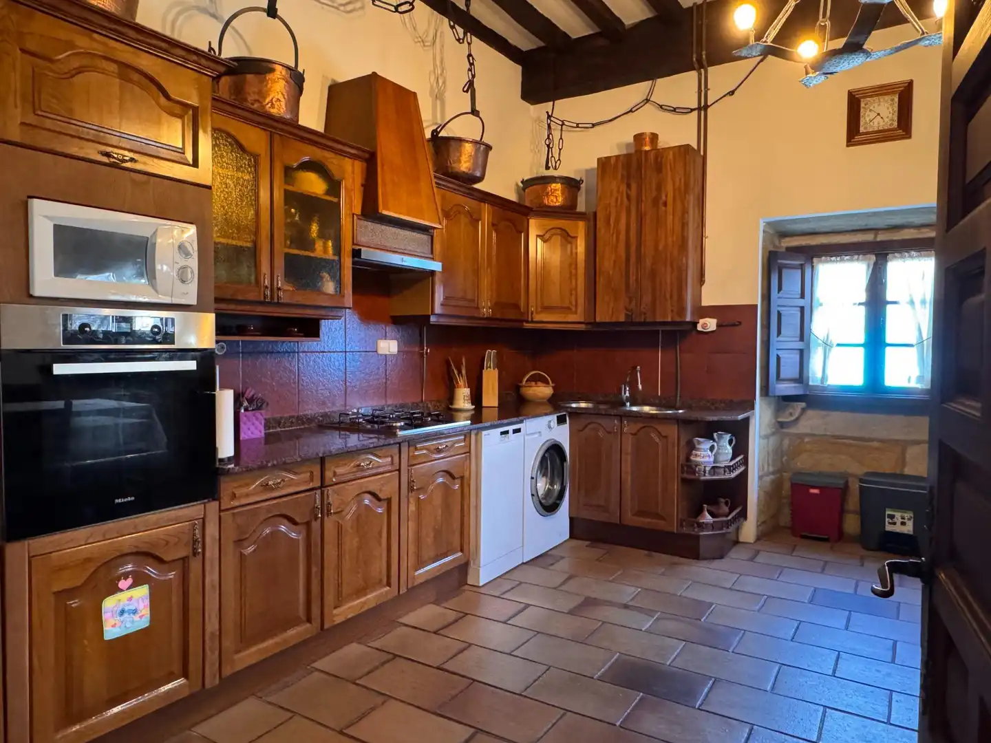 Cocina de Casa o chalet en venta en Los Corrales de Buelna  con Calefacción, Jardín privado y Terraza