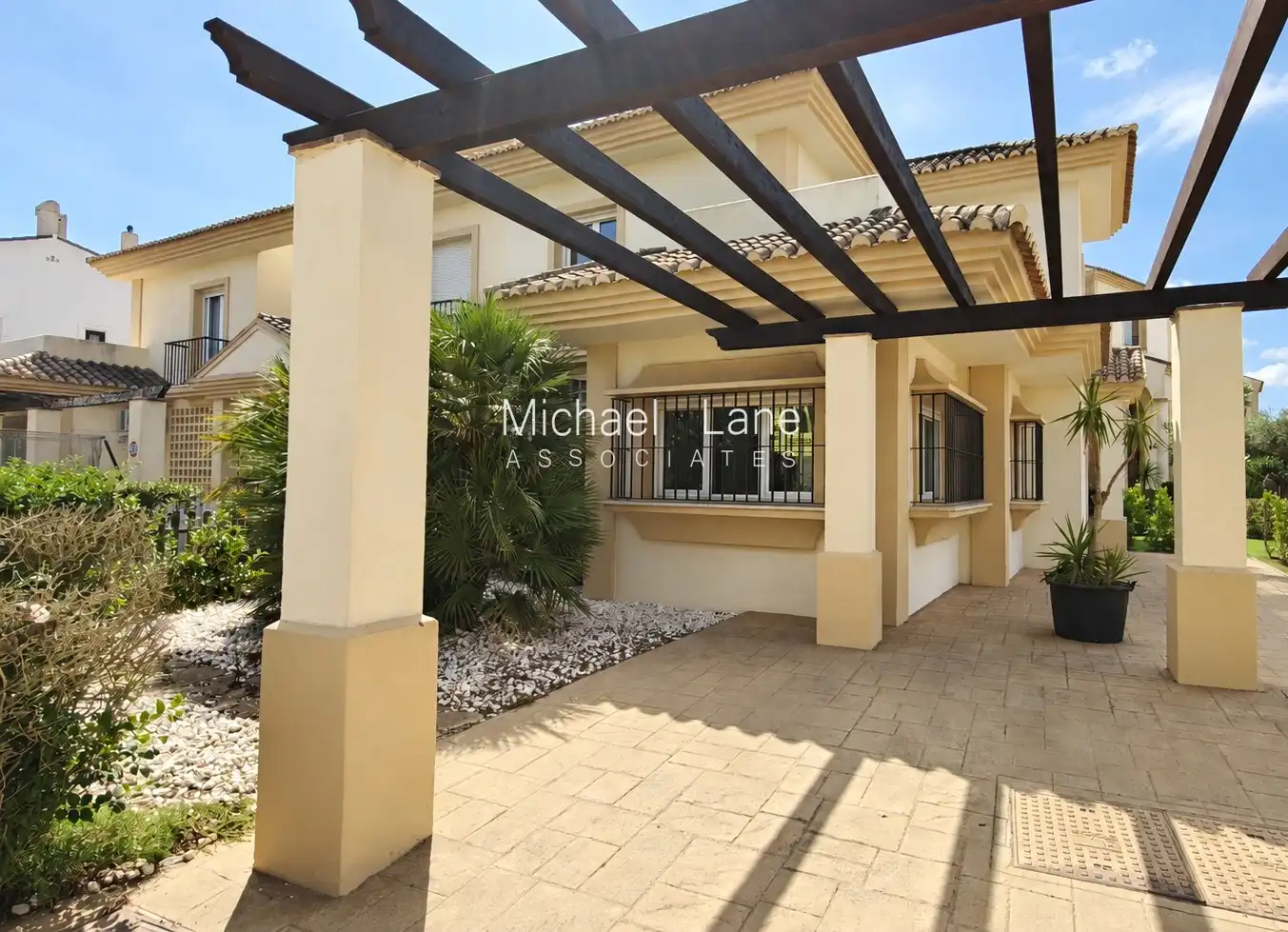 Casa aparellada amb piscina en venda a Urbanización San Roque Club, imagen 4