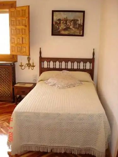 Dormitori de Casa o xalet en venda en El Cuervo amb Calefacció, Parquet i Moblat