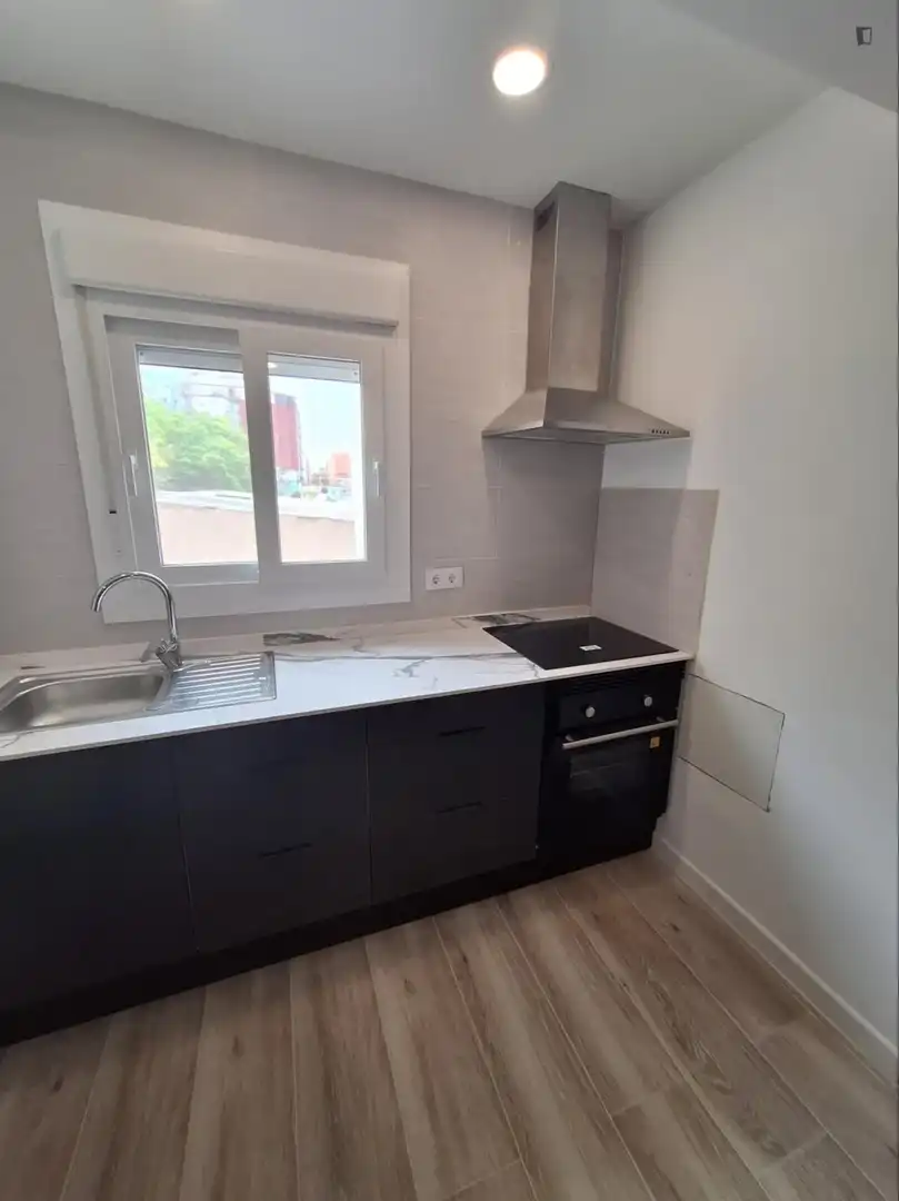 Cocina de Apartamento de alquiler en Valencia con Aire acondicionado, Calefacción y Amueblado