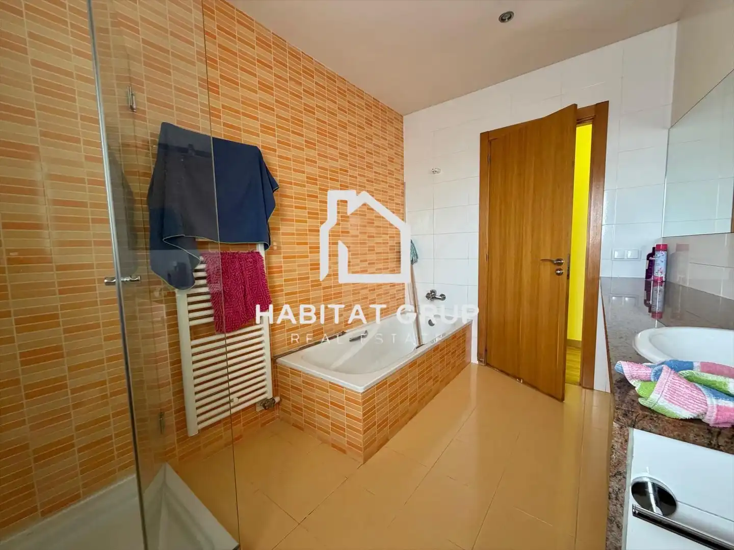 Bathroom of Houses for sale in Flaçà  with Heating
