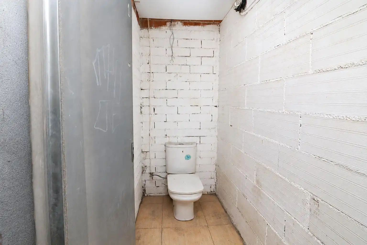Badezimmer von Geschaftsraum zum Verkauf in Alcanar