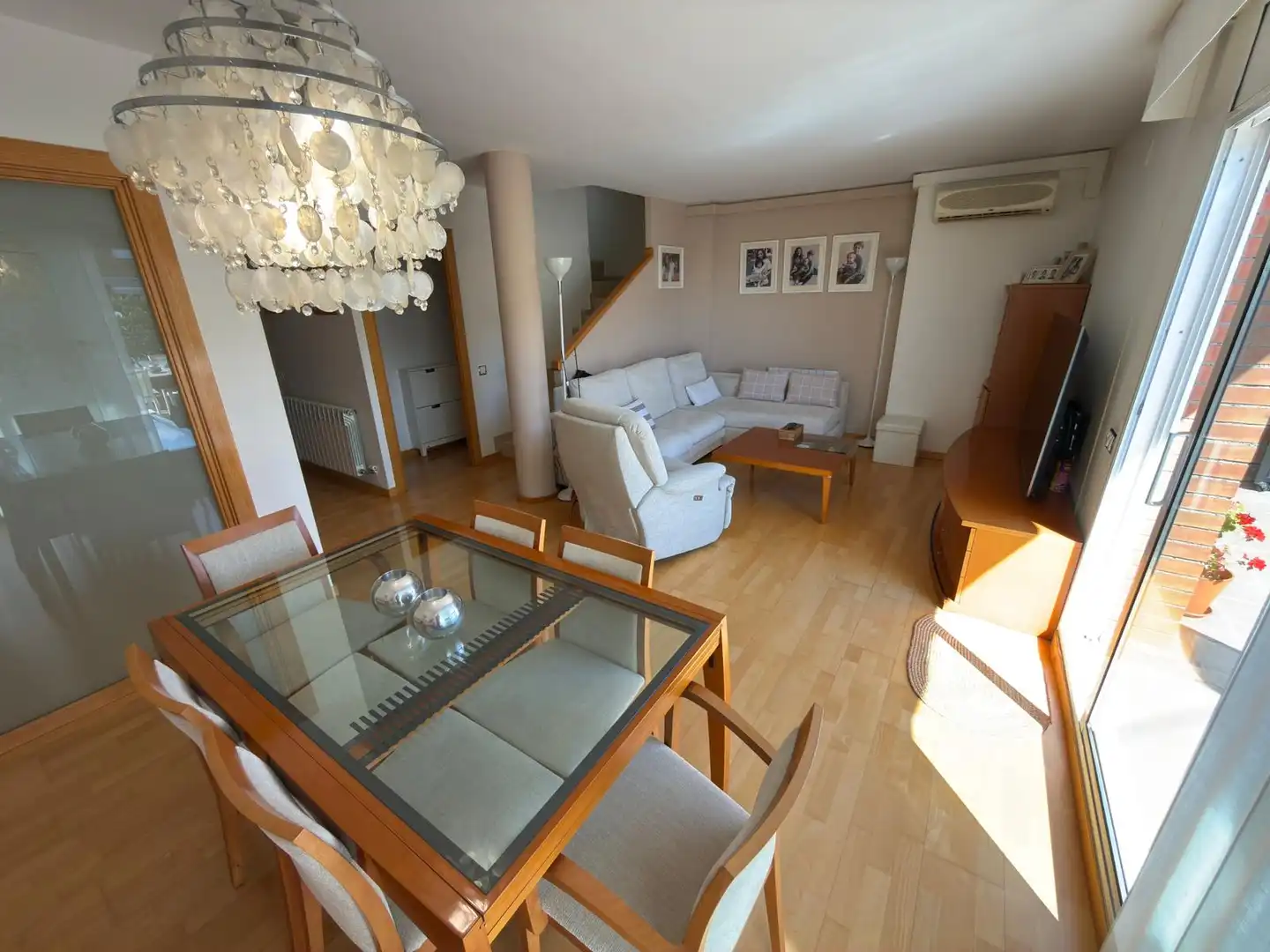 Sala de estar de Ático en venta en Cornellà de Llobregat con Aire acondicionado, Calefacción y Parquet