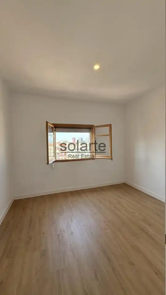 Bedroom of Flat for sale in Barcelona  with Air Conditioner and Parquet flooring