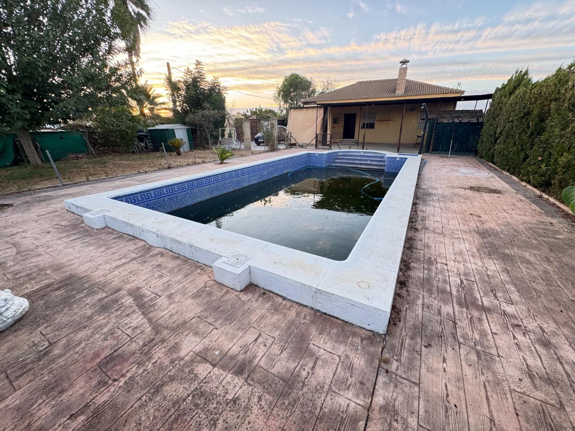 Swimming pool of House or chalet for sale in Los Palacios y Villafranca  with Private garden, Storage room and Swimming Pool