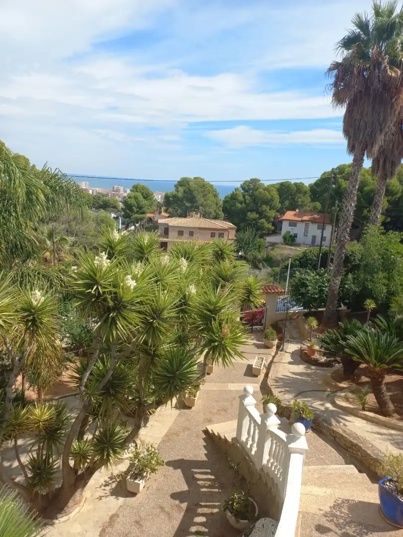 Vista exterior de Casa o xalet en venda en Oropesa del Mar / Orpesa amb Aire condicionat, Jardí privat i Terrassa
