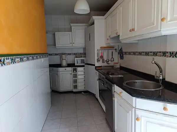 Cuina de Pis en venda en Pontevedra Capital  amb Calefacció i Parquet