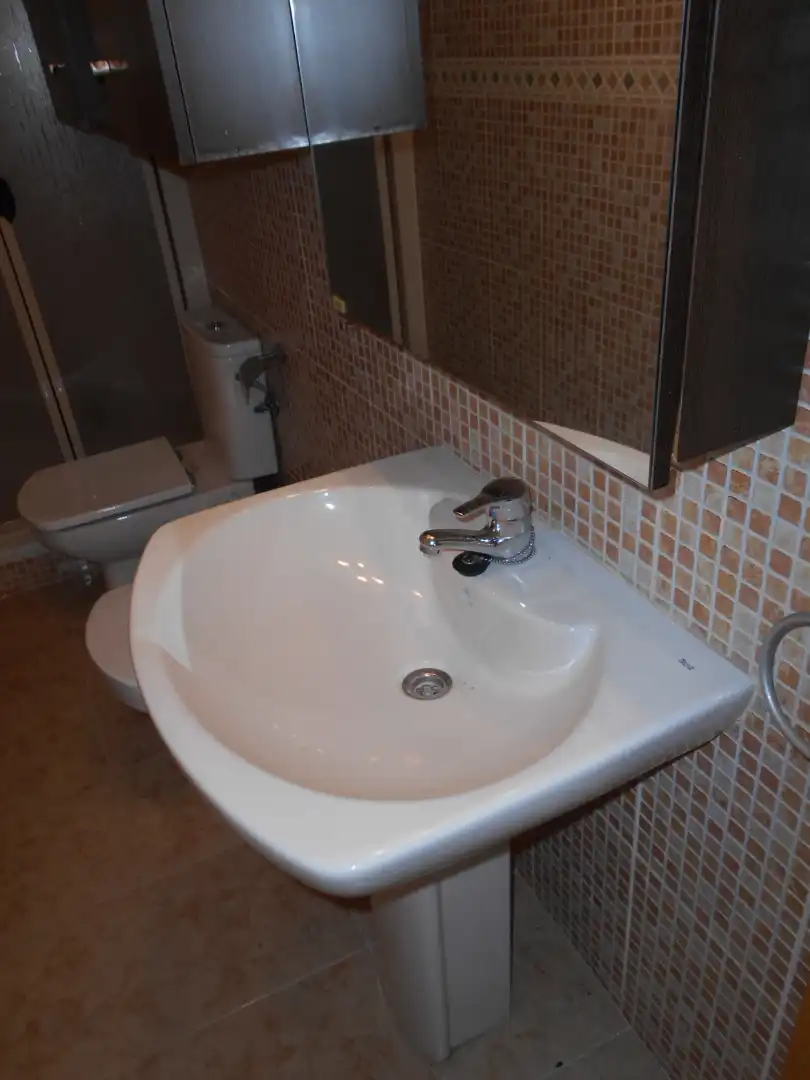 Badezimmer von Wohnung zum Verkauf in Ciudad Real mit Klimaanlage, Heizung und Parkett