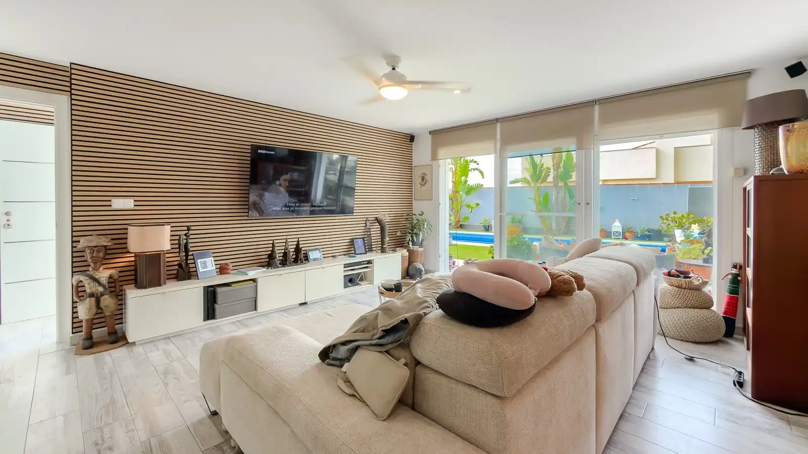 Sala d'estar de Casa o xalet en venda en Torrevieja amb Jardí privat, Terrassa i Traster