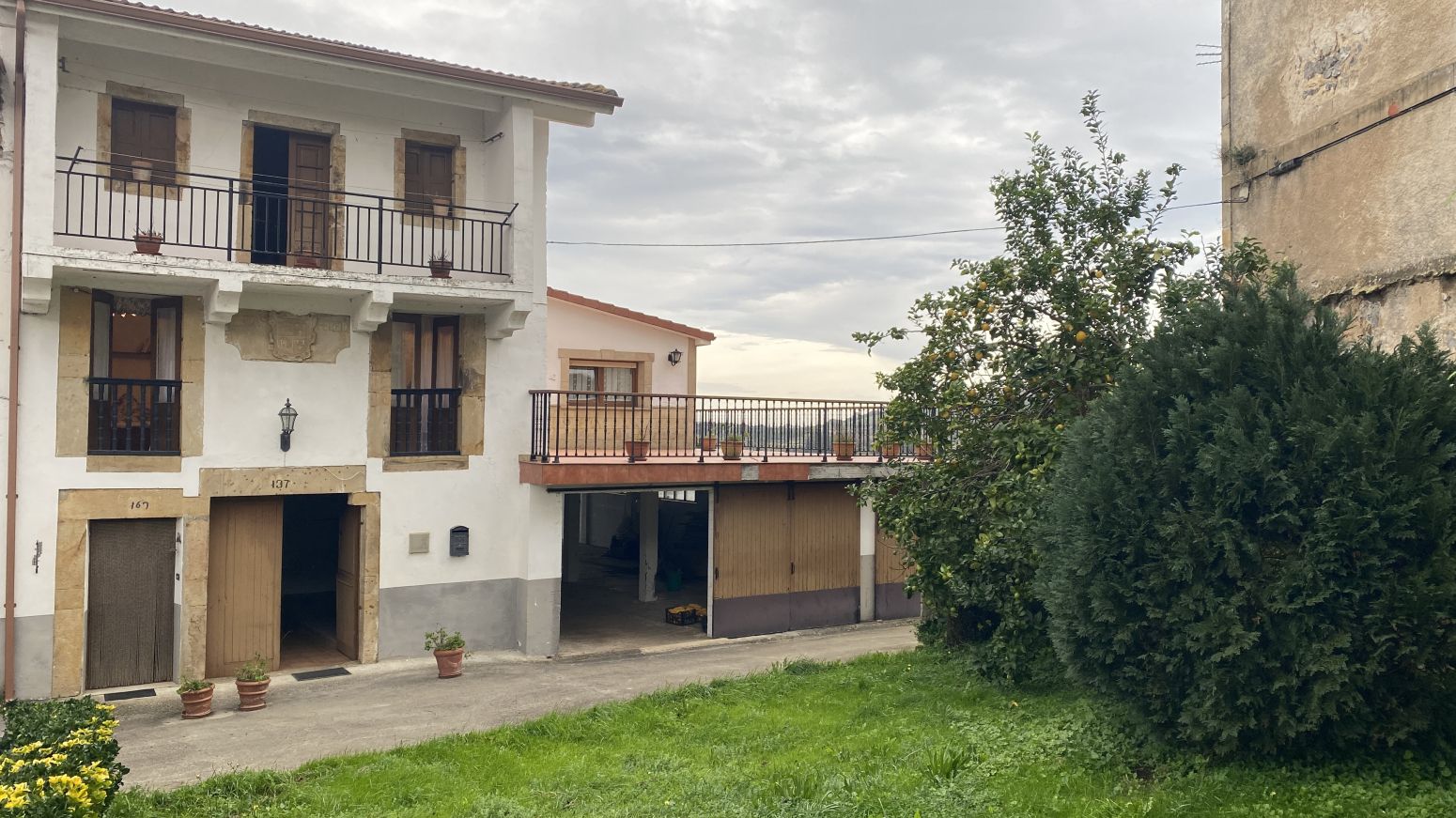 Vista exterior de Casa adosada en venda en Voto amb Calefacció, Jardí privat i Terrassa
