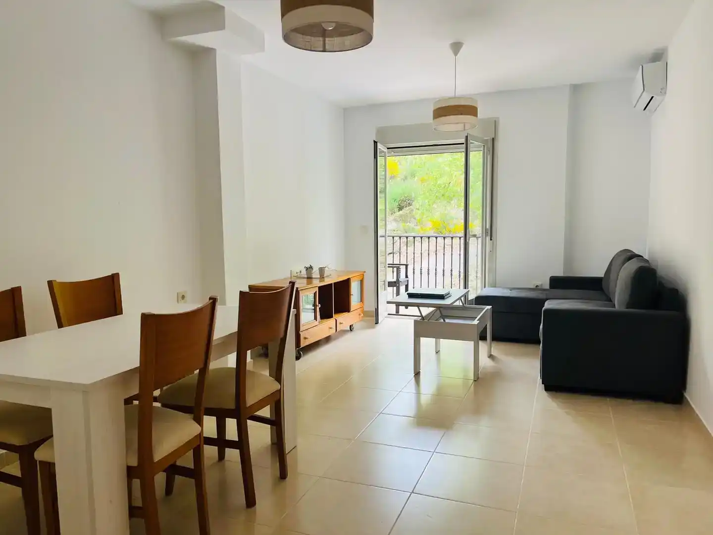 Wohnzimmer von Wohnung zur Miete in Jarandilla de la Vera mit Klimaanlage, Möbliert und Balkon