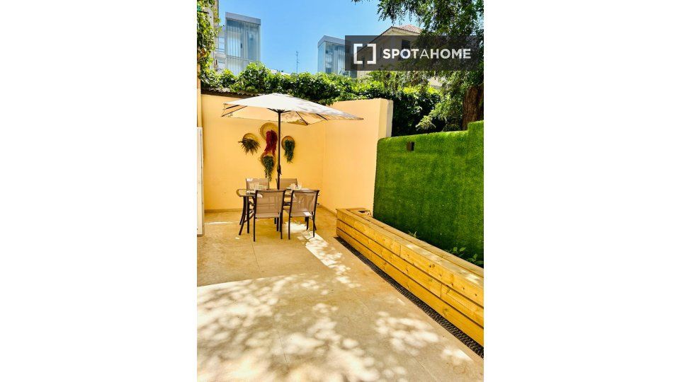 Vista exterior de Piso de alquiler en  Madrid Capital con Aire acondicionado, Calefacción y Amueblado