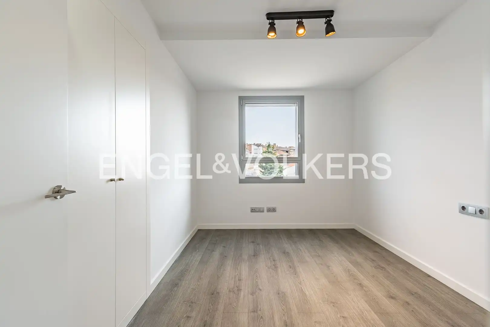 Bedroom of Attic for sale in Sabadell  with Air Conditioner, Heating and Parquet flooring