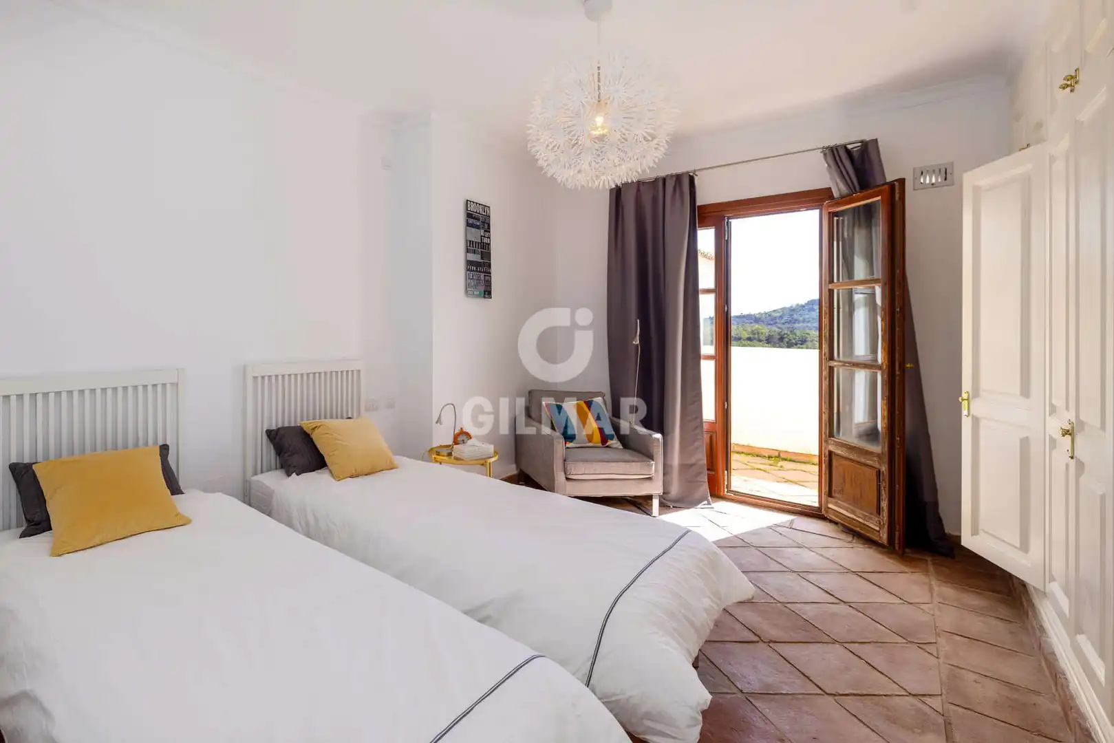 Habitación de Casa adosada en venta en Benahavís con Calefacción y Piscina