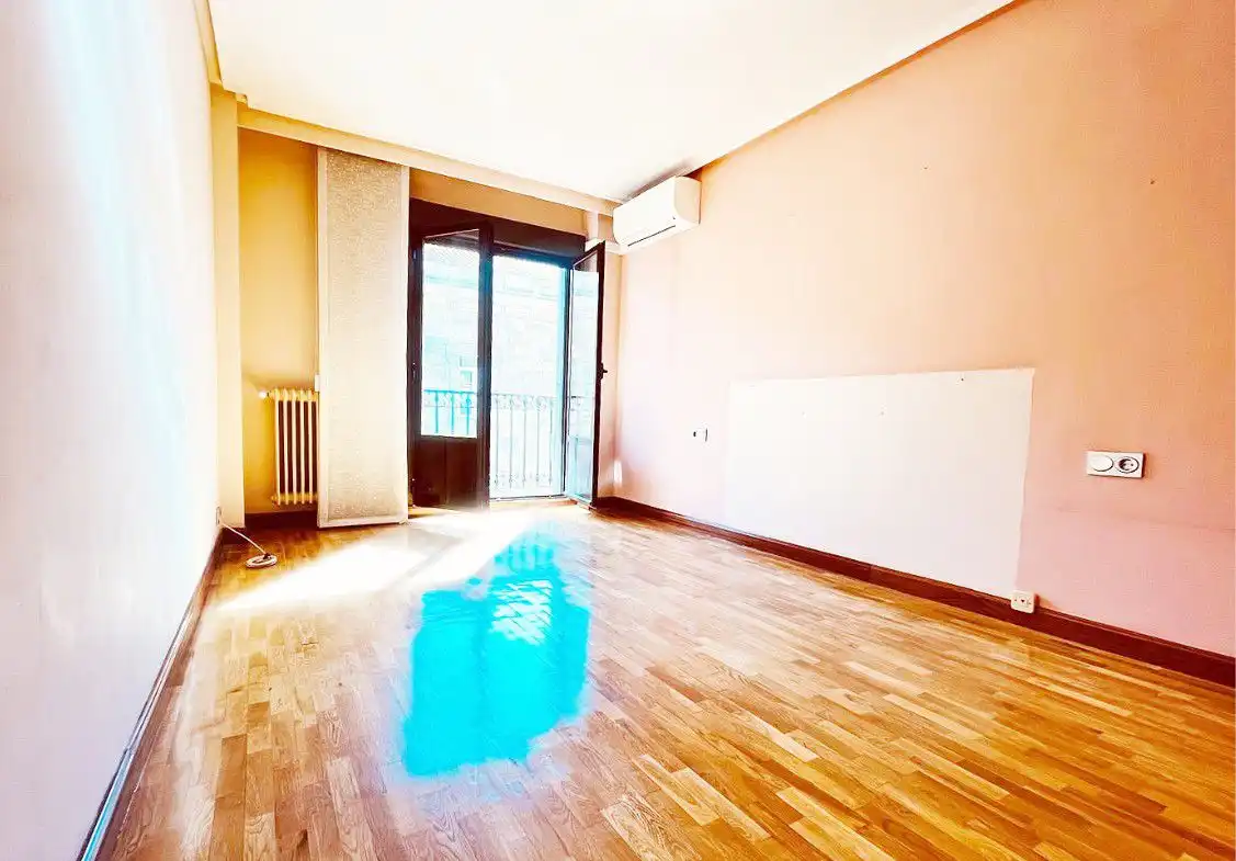 Schlafzimmer von Wohnung zum Verkauf in Salamanca mit Klimaanlage, Heizung und Parkett