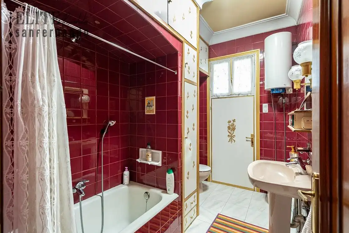 Bathroom of Houses for sale in Santander  with Heating and Private garden