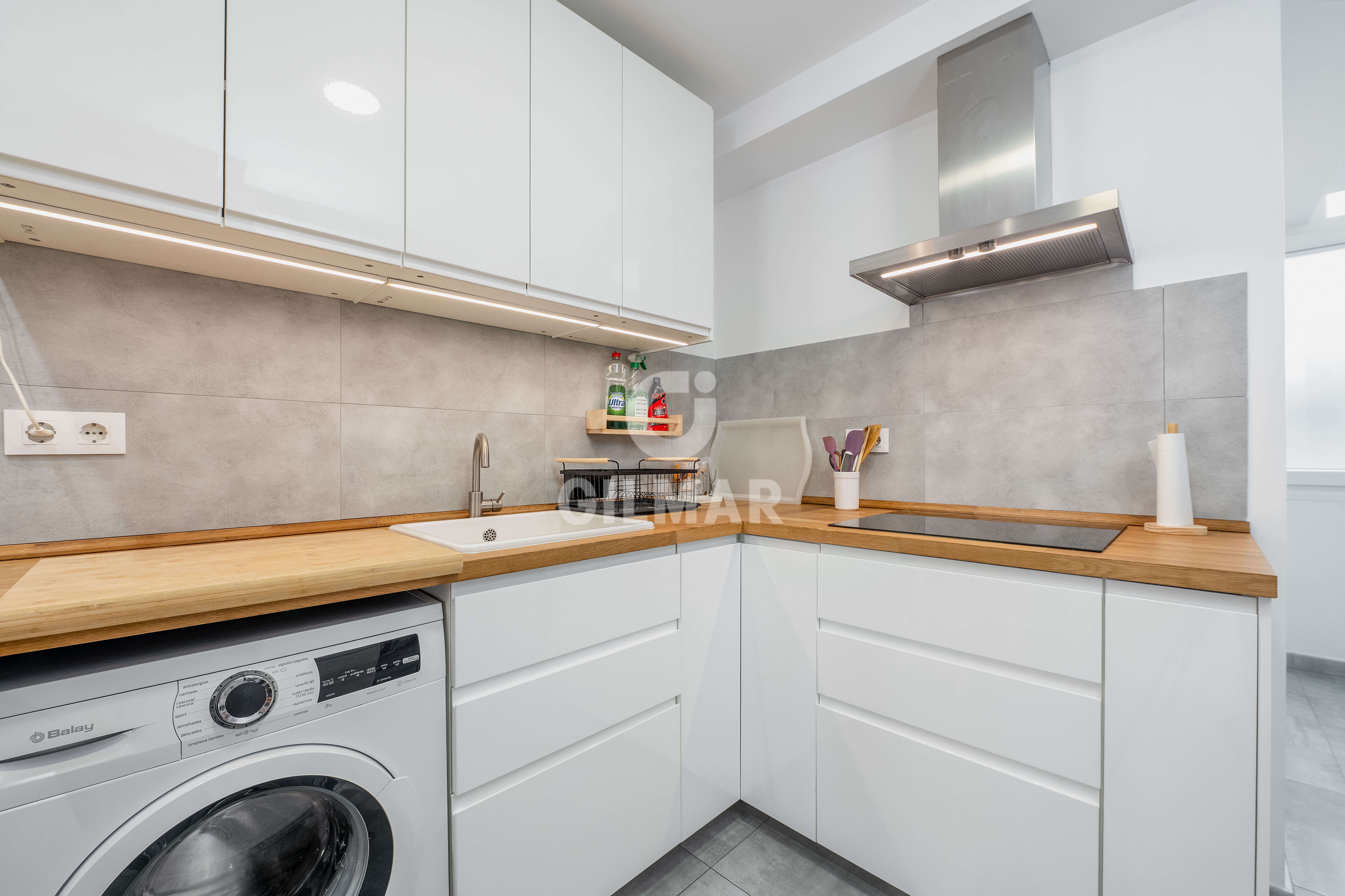 Kitchen of Flat for sale in San Fernando  with Heating