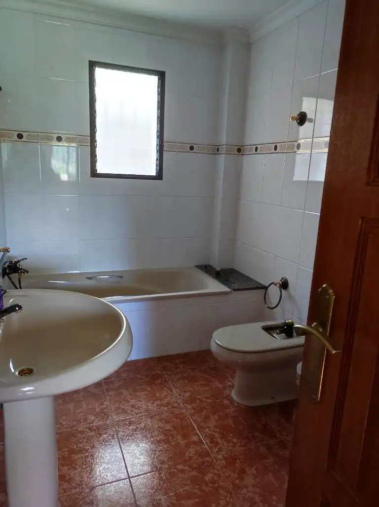 Bany de Casa o xalet en venda en L'Atzúbia amb Jardí privat, Terrassa i Traster