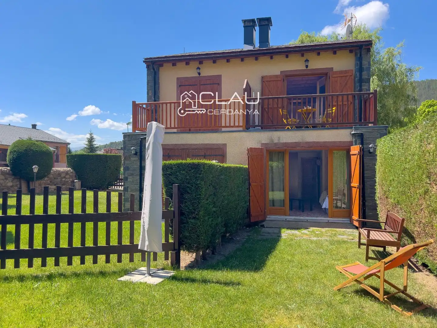 Außenansicht von Einfamilien-Reihenhaus zur Miete in Latour - de - Carol mit Heizung, Privatgarten und Terrasse