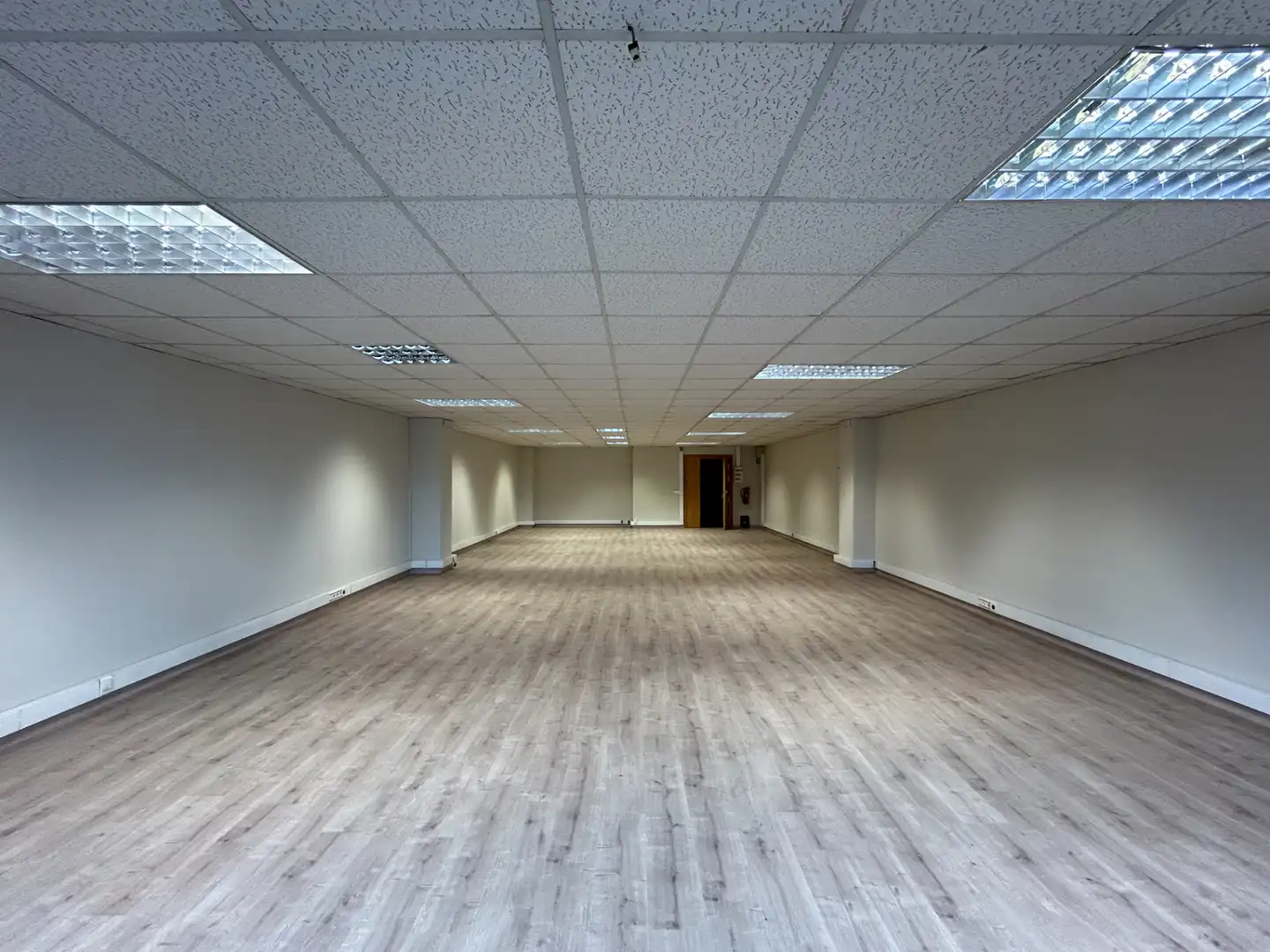 Büro zur Miete in Vitoria - Gasteiz mit Heizung und Internet