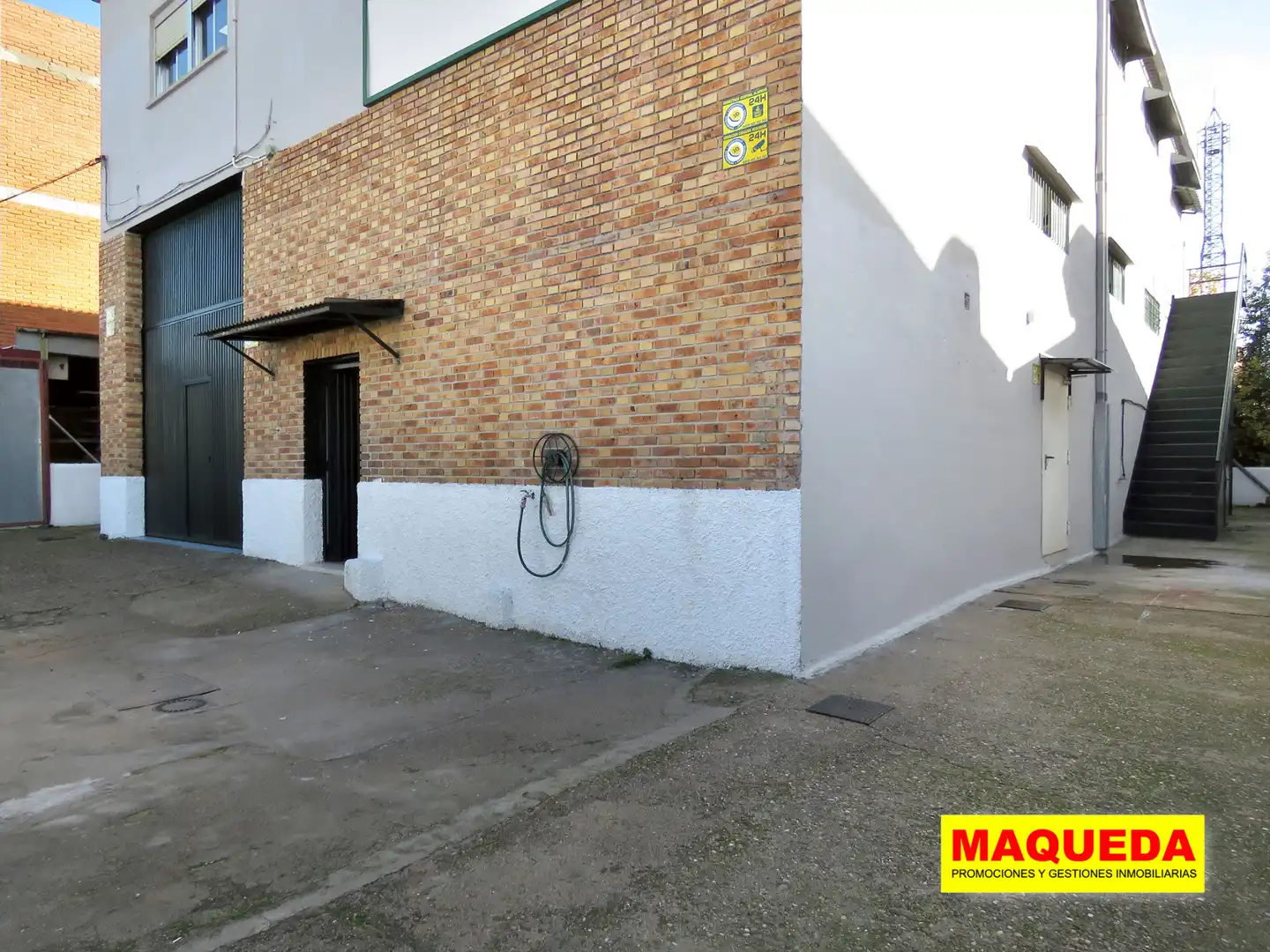 Vista exterior de Nave industrial de alquiler en Leganés con Alarma