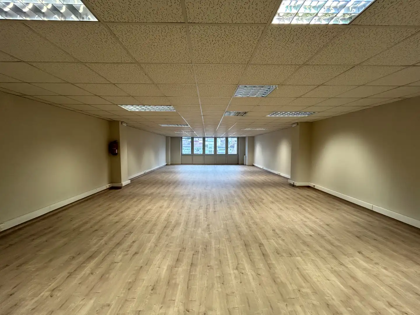 Büro zur Miete in Vitoria - Gasteiz mit Heizung und Internet