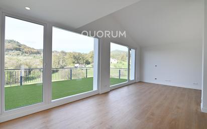 Living room of Single-family semi-detached for sale in Loiu  with Heating, Private garden and Terrace