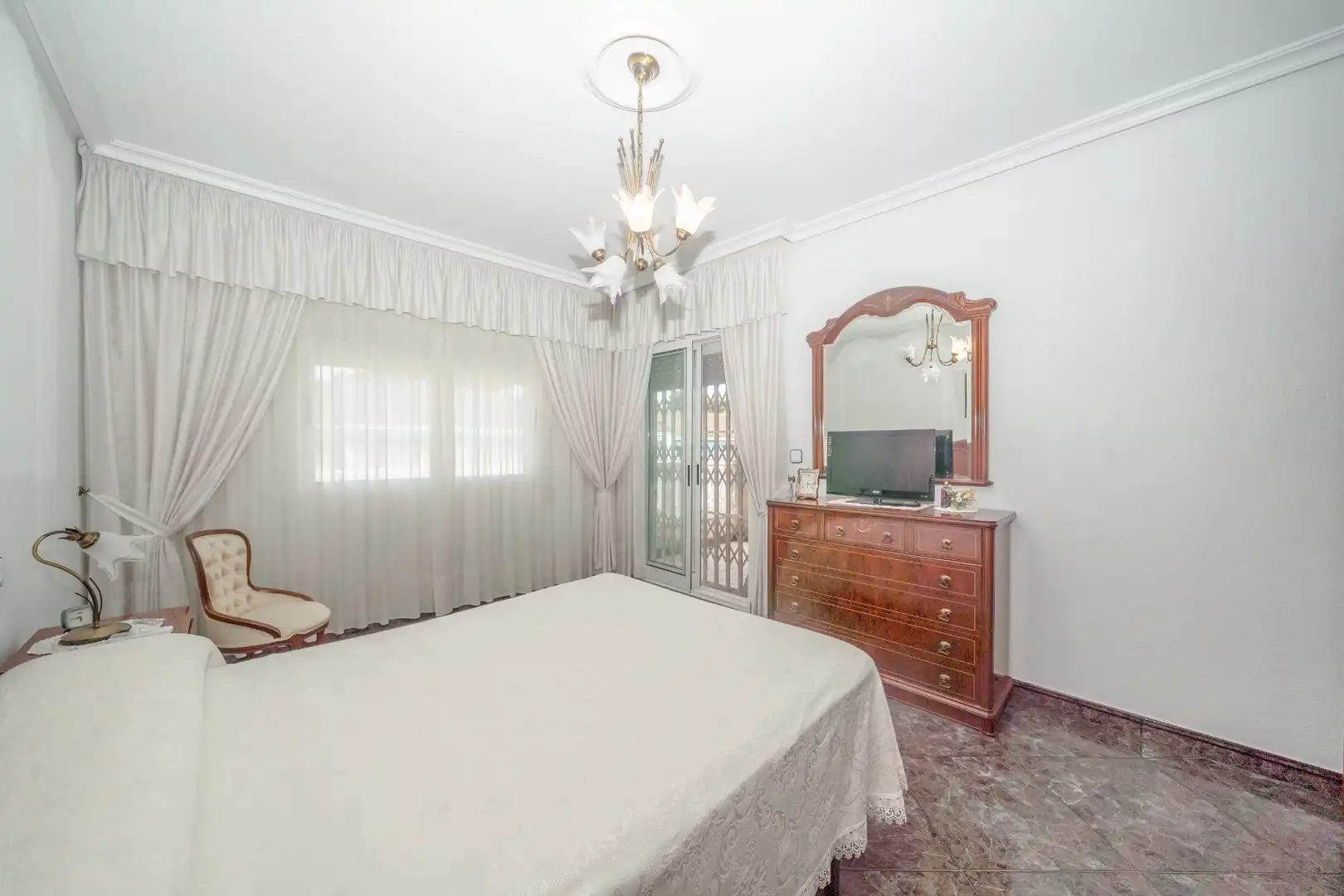 Dormitori de Casa adosada en venda en San Pedro del Pinatar amb Aire condicionat, Jardí privat i Terrassa